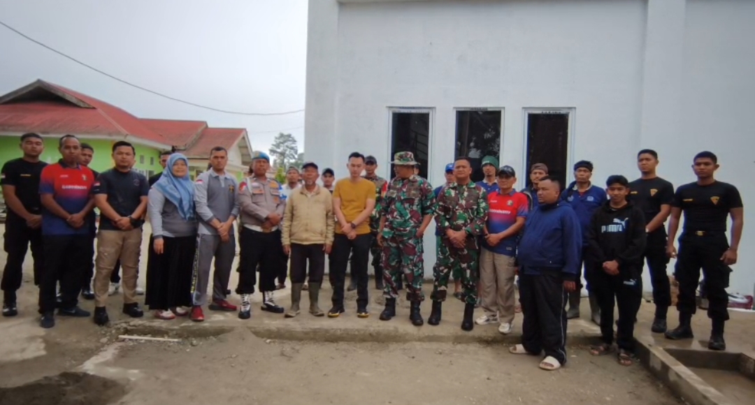 Kerja bakti,Jumat bersih bersama TNI/Polri gelar gotong royong di Pesantren M nadzir