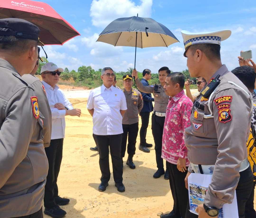 Mabes Polri kunjungi lokasi pembangunan kantor Satpas SIM, di pimpin  lansung  Karojemeger srena Polri Brigjen Pol Sambodo Purnomo yogo