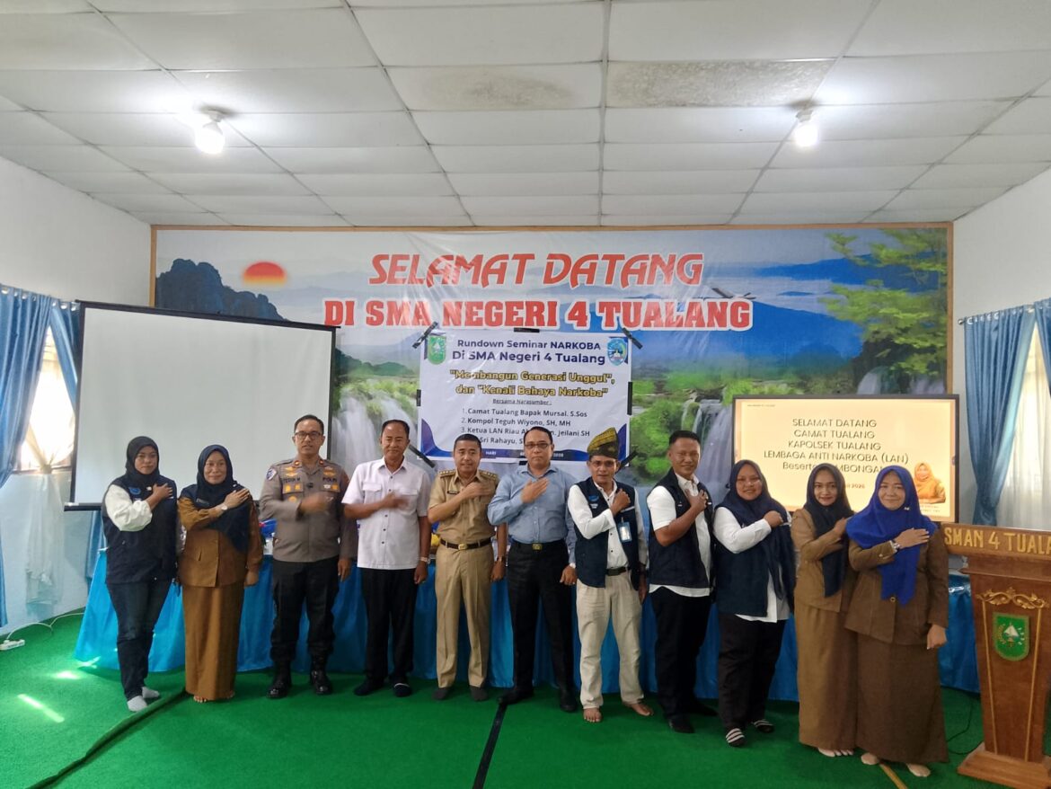 Lembaga Anti Narkotika kabupaten Siak gelar seminar Narkoba di SMA Negeri 4Tualang